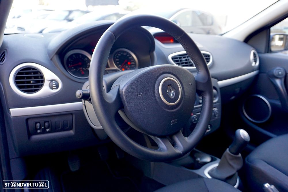 Renault Clio 1.2 16V Confort - 11