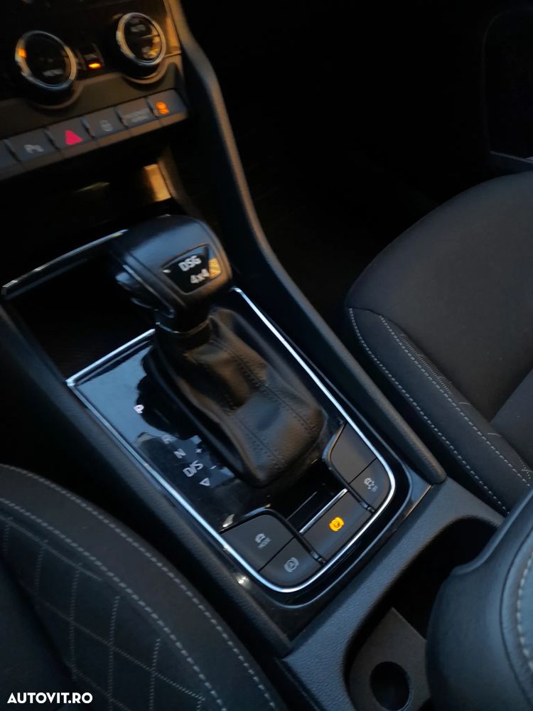 Skoda Karoq 2.0 TDI SCR 4x4 DSG Sportline - 9