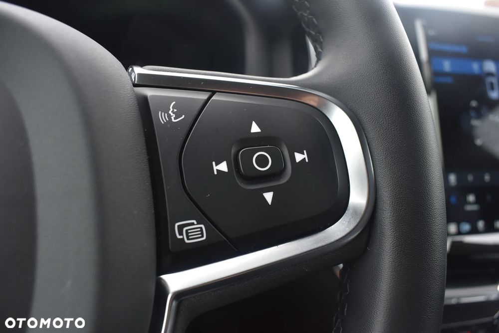 Volvo XC 60 B4 B Momentum Pro - 32