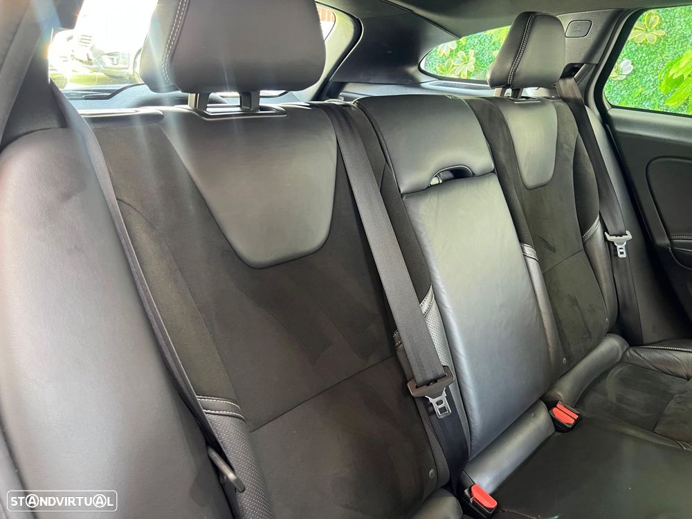 Volvo V60 2.4 D6 R-Design Sum.AWD Phev - 19