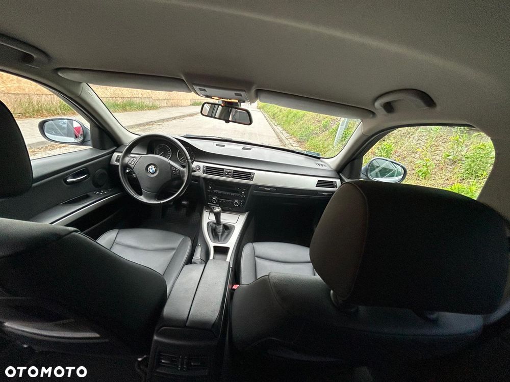 BMW Seria 3 318d - 17