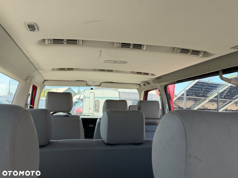 Volkswagen Caravelle - 11