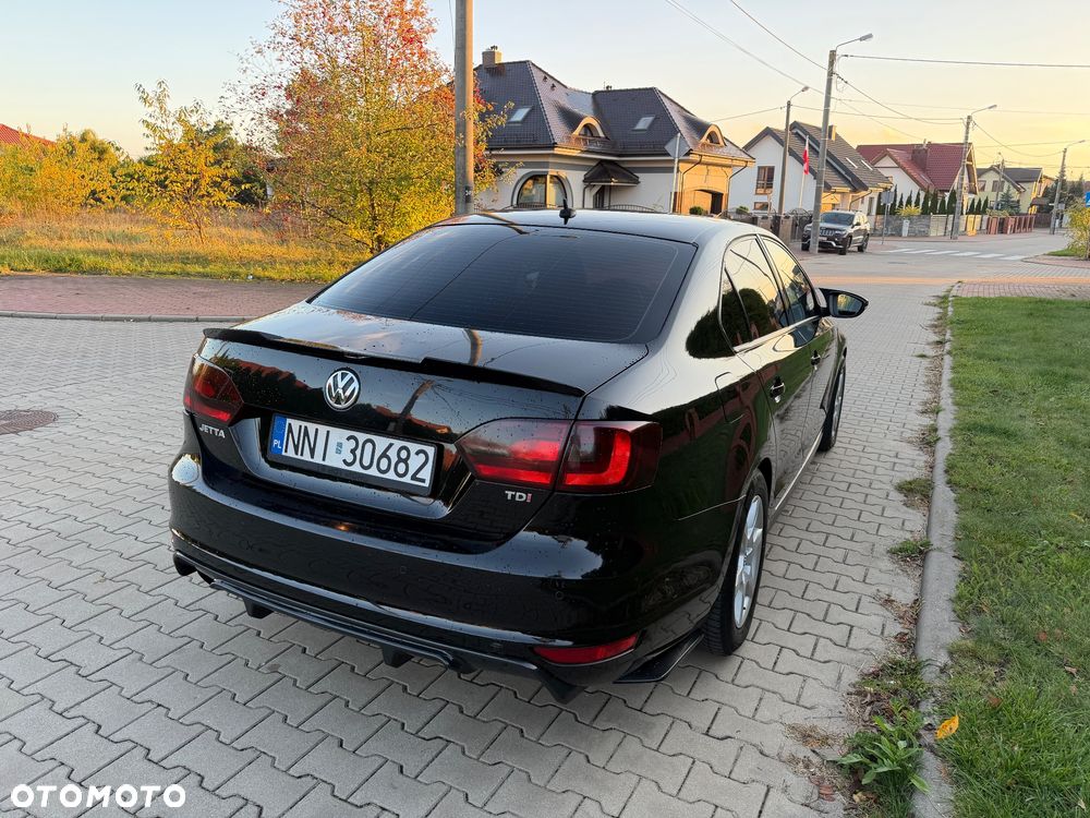Volkswagen Jetta 1.6 TDI BMT Comfortline - 16