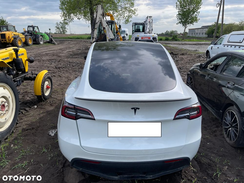Tesla Model Y Long Range Dual Motor AWD - 25