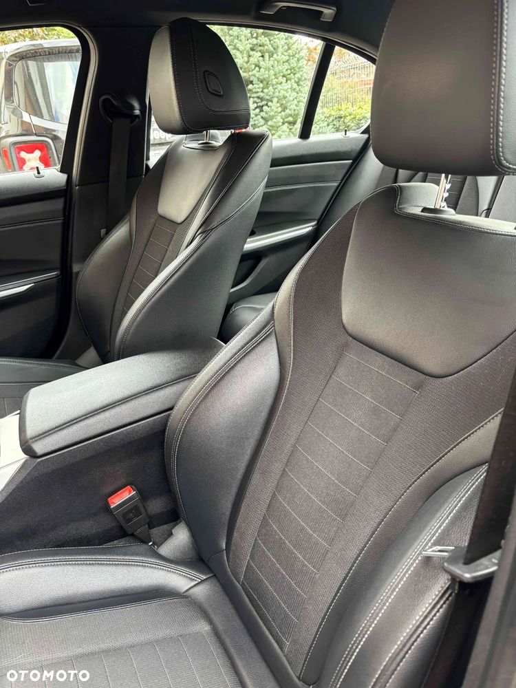 BMW Seria 3 320d xDrive Sport Line - 24
