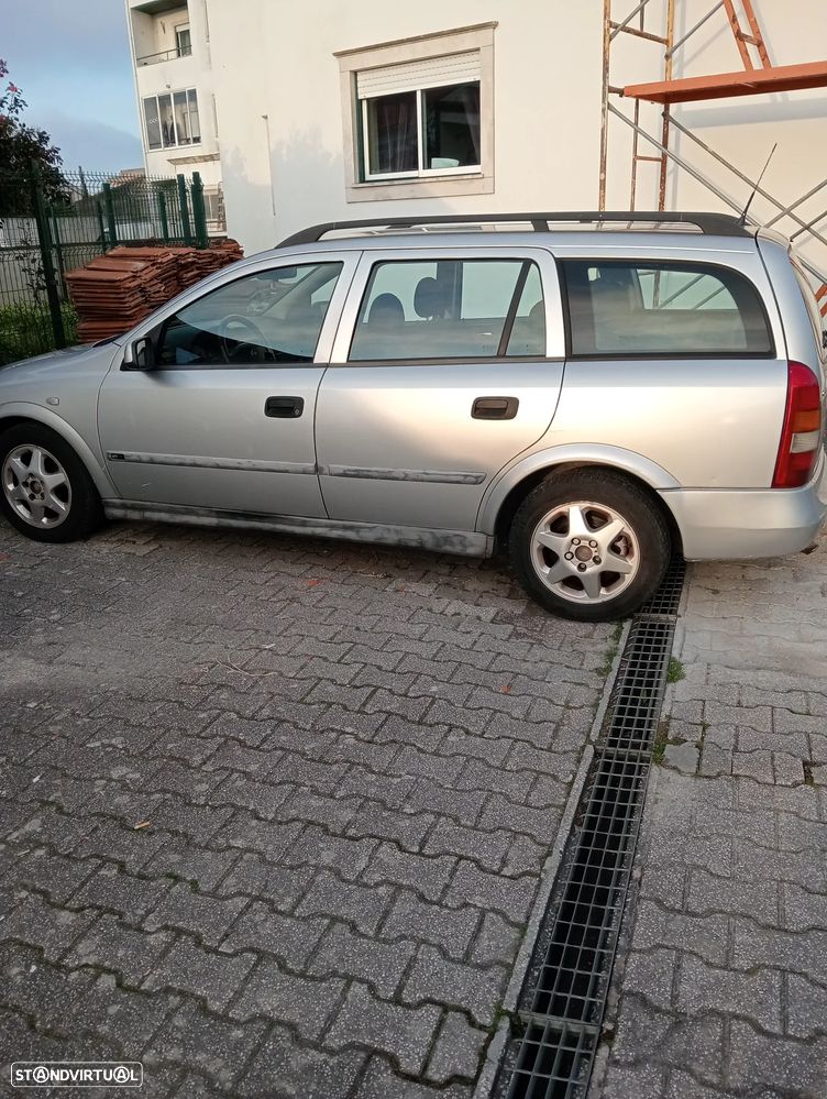 Opel Astra Caravan - 12