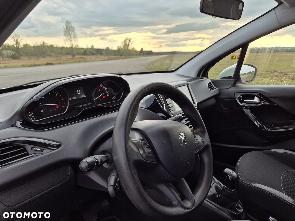 Peugeot 208 - 14