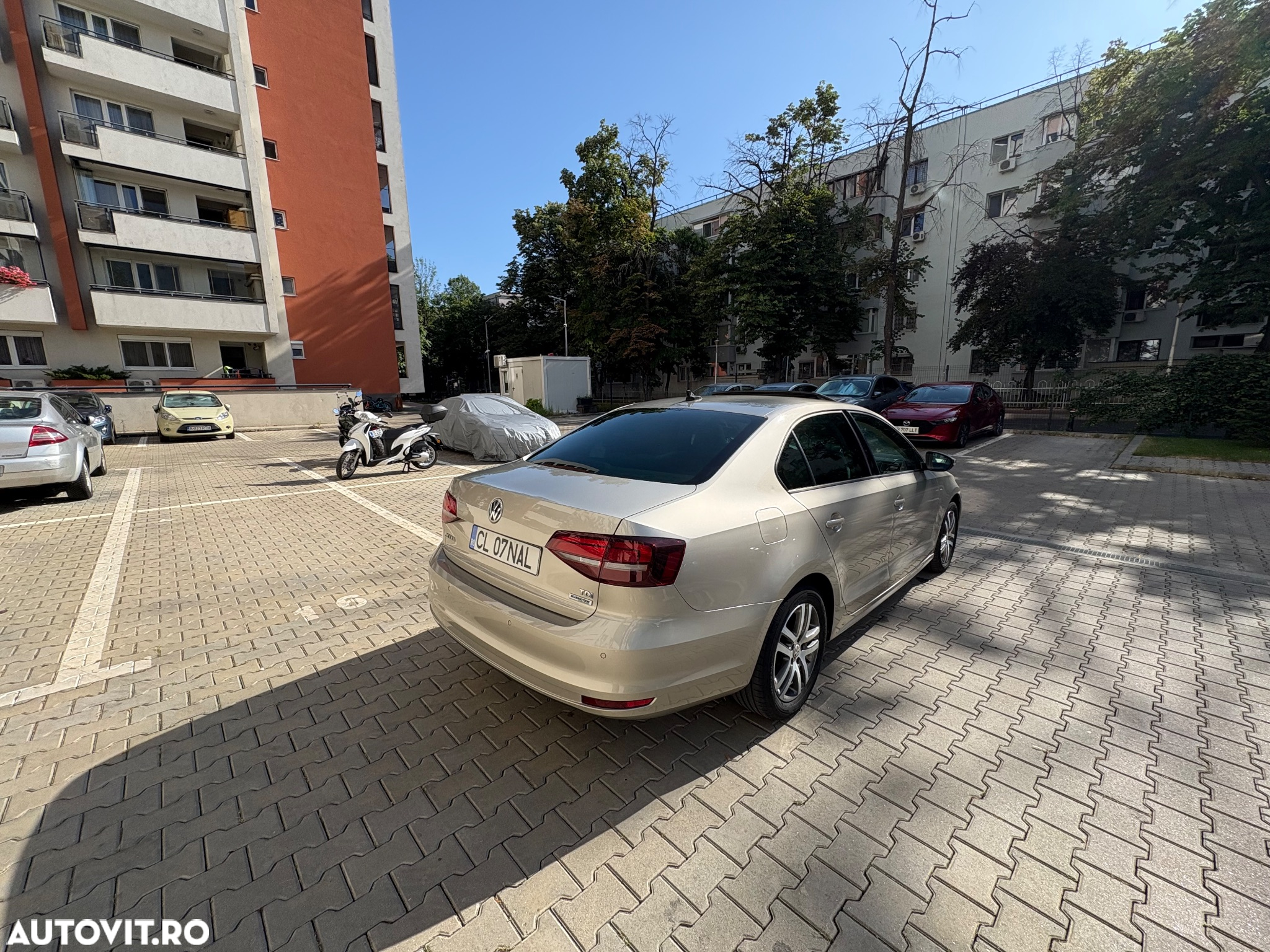 Volkswagen Jetta 2.0 TDI DSG Highline - 6
