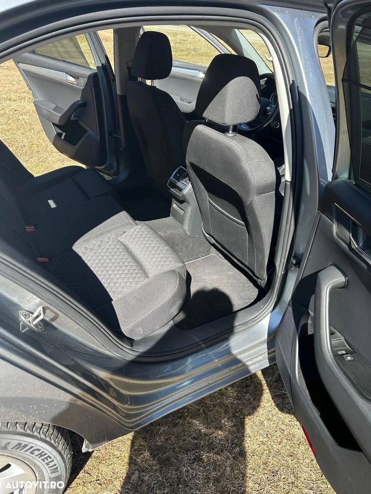 Skoda Superb 2.0 TDI DSG Ambition - 9