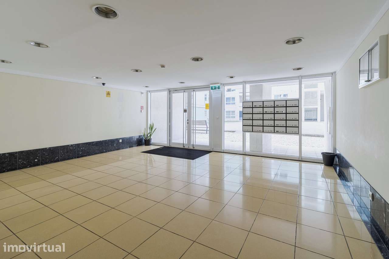 Apartamento T1 Mobilado c/ elevador | Lumiar - Grande imagem: 2/25