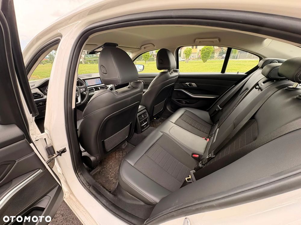 BMW Seria 3 318i Business Edition - 18
