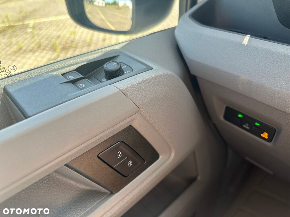 Volkswagen Crafter 35 2.0 TDI L3H3 177 KM AUTOMAT - 20