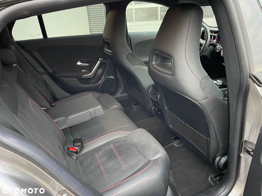 Mercedes-Benz CLA 200 d AMG Line 8G-DCT - 8