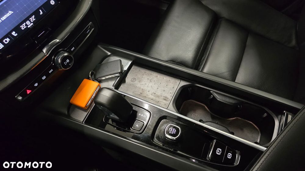 Volvo XC 60 B4 D Plus Dark - 22