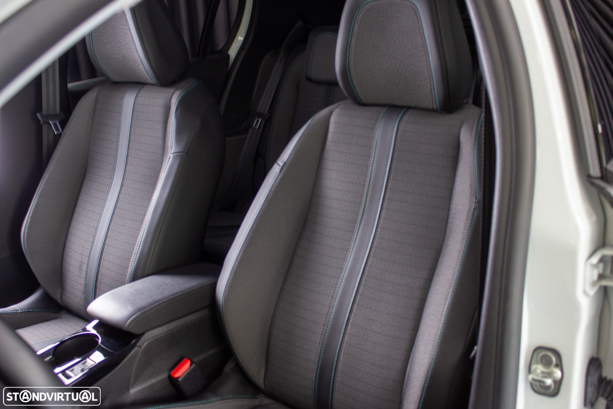 Peugeot e-208 Allure Pack - 9
