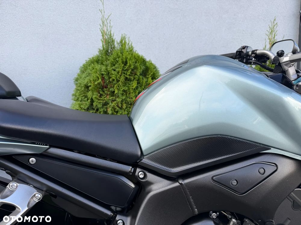Yamaha FZ - 19