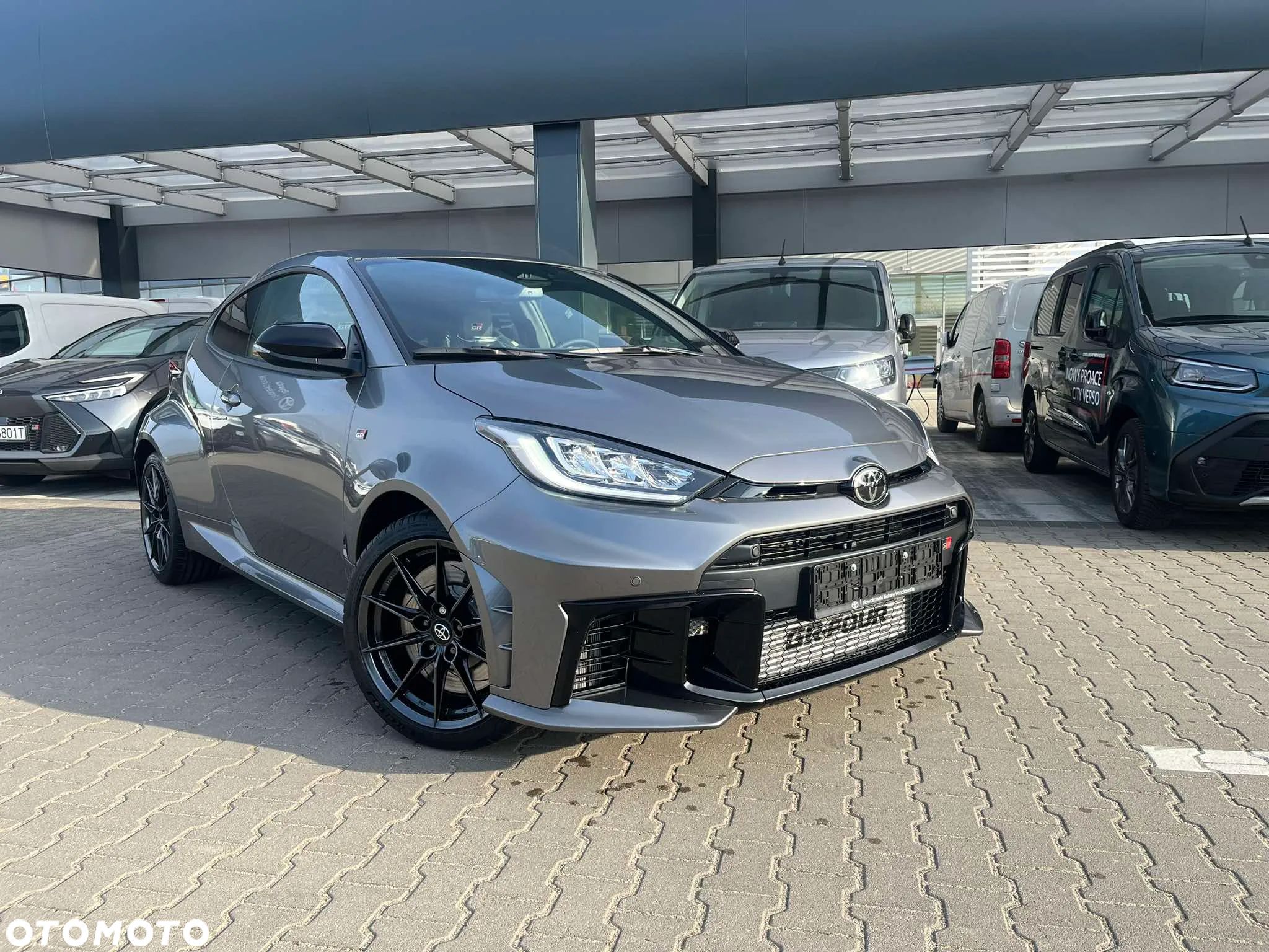Toyota Yaris GR 1.6 Dynamic - 1