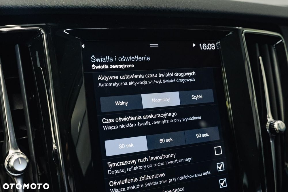 Volvo V60 B4 D Momentum Pro - 24