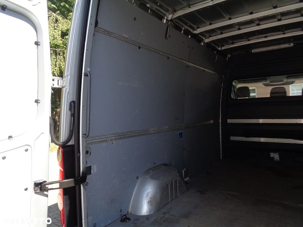 Volkswagen Crafter - 11