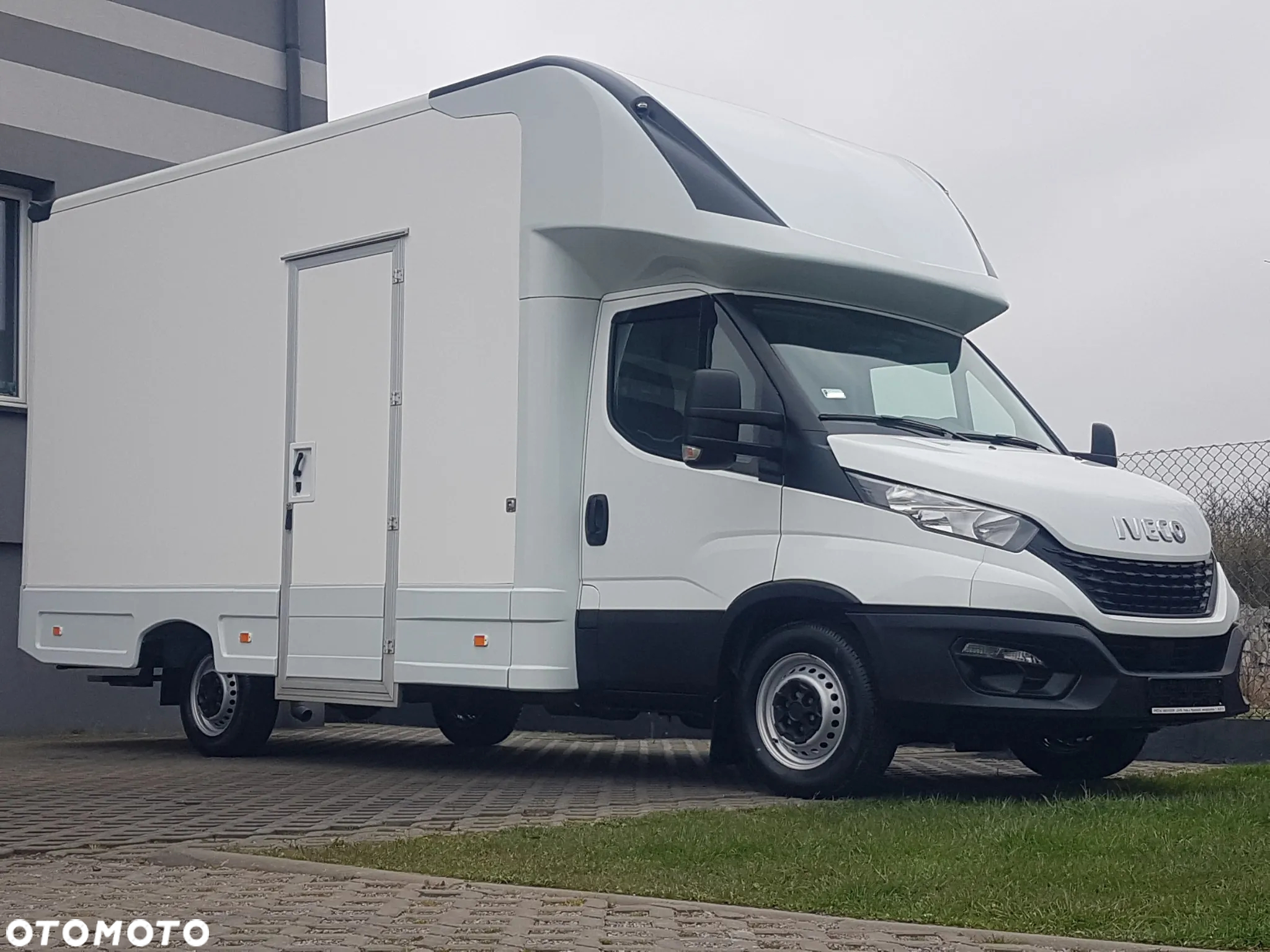 Iveco DAILY KONTENER NISKOPODŁOGOWY 4,43x2,23x2,42 SKLEP BAR FOODTRUCK KAMPER KLIMA - 30