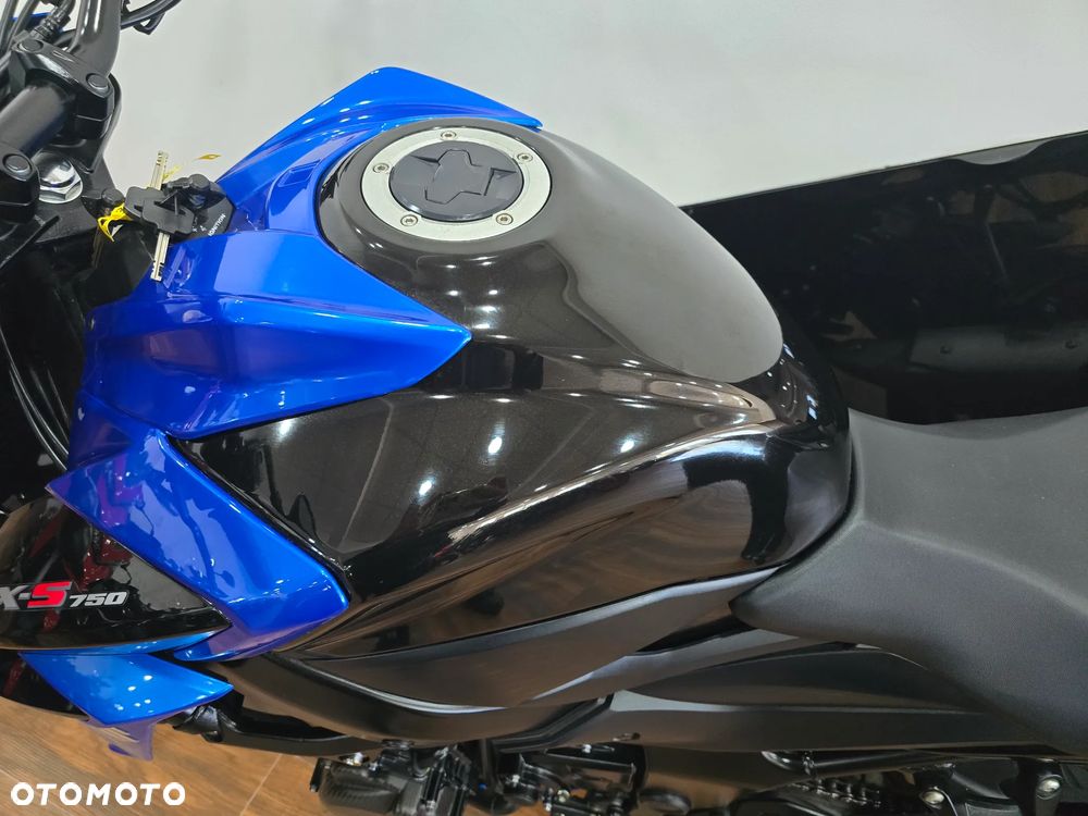 Suzuki GSX - 8