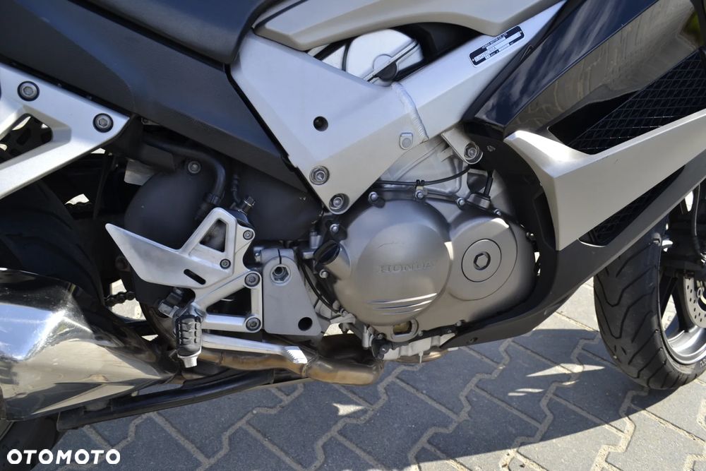 Honda VFR - 28
