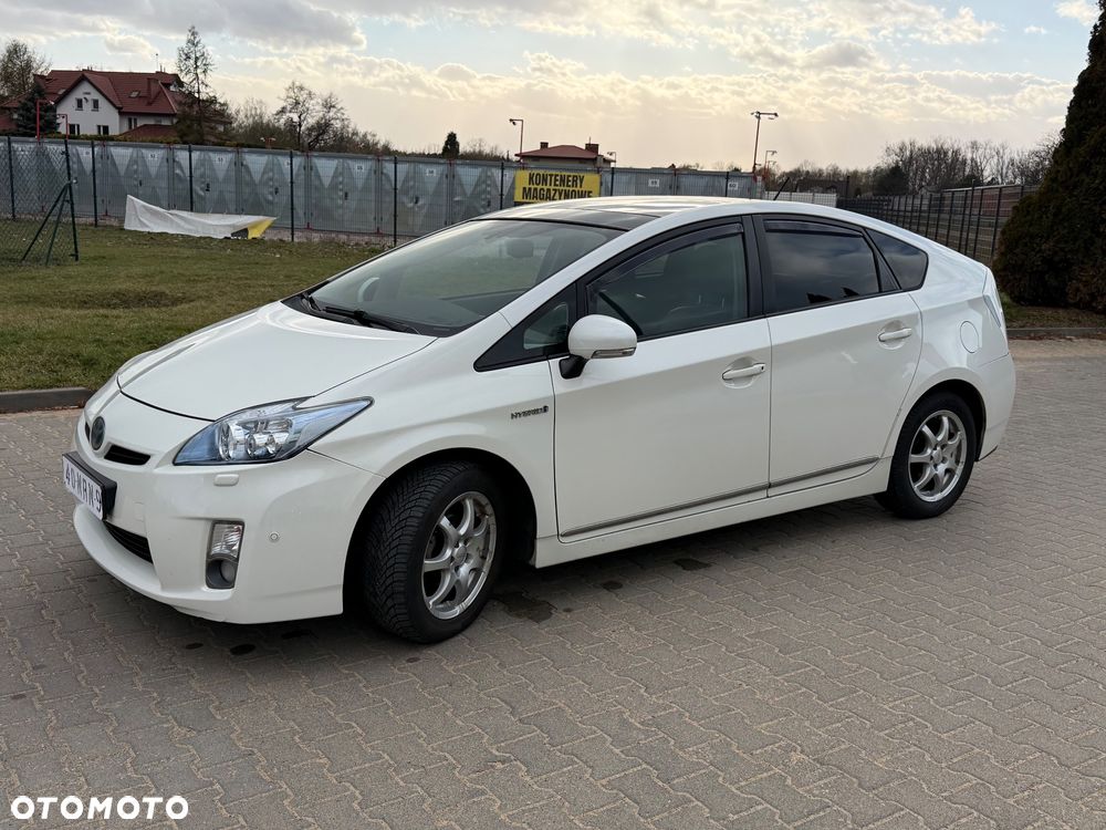 Toyota Prius 1.8 HSD Prestige - 3