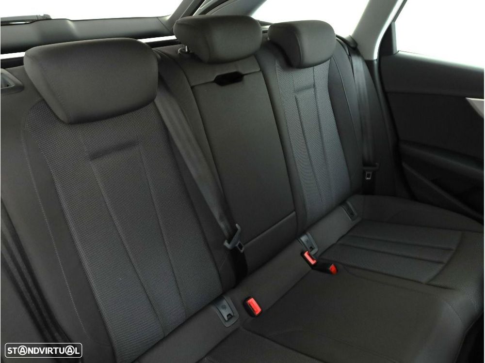 Audi A4 Avant 30 TDI Advanced S tronic - 17