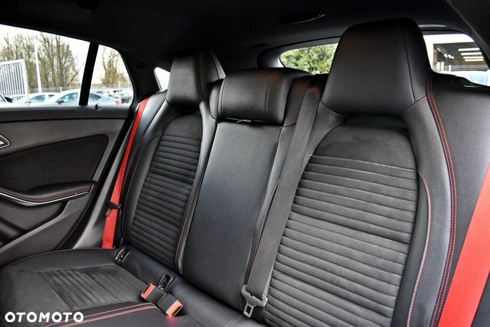 Mercedes-Benz CLA AMG 45 4Matic 7G-DCT - 12