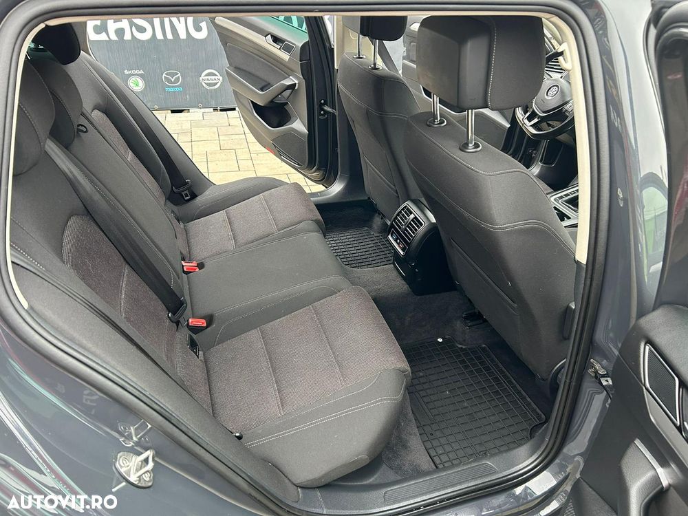 Volkswagen Passat - 8
