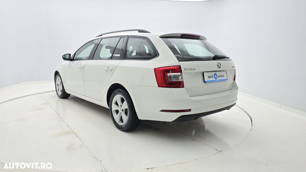 Skoda Octavia 1.6 TDI DSG Ambition - 9