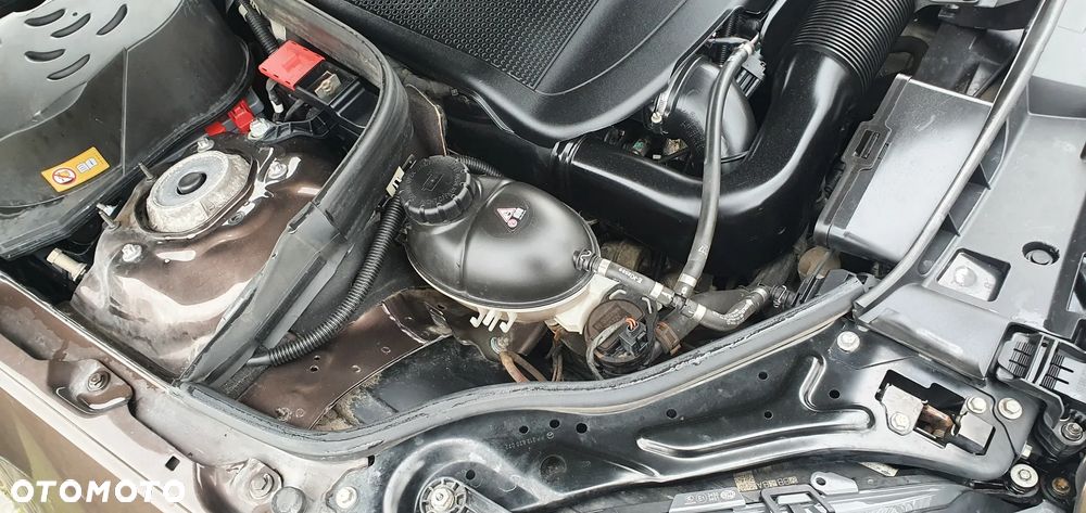 Mercedes-Benz Klasa E 220 CDI BlueEff Avantgarde - 36