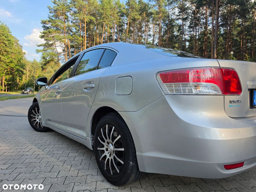 Toyota Avensis 1.8 Executive - 9