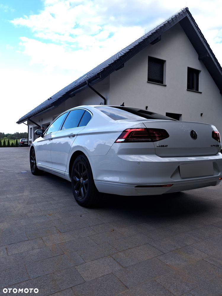 Volkswagen Passat - 4