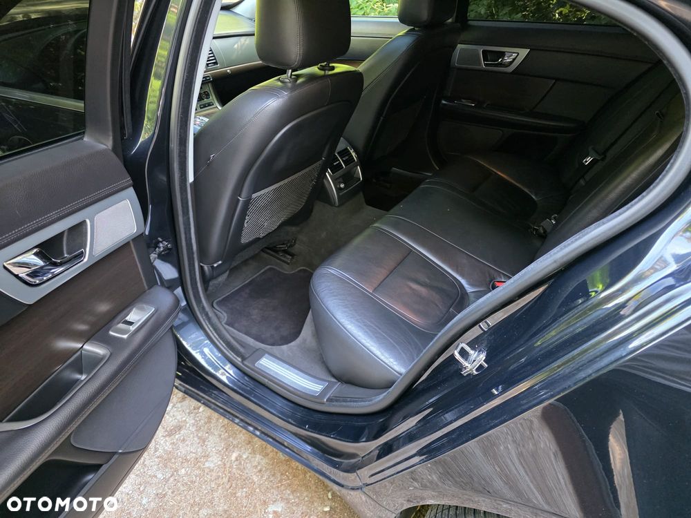 Jaguar XF 3.0 V6 D Luxury - 5