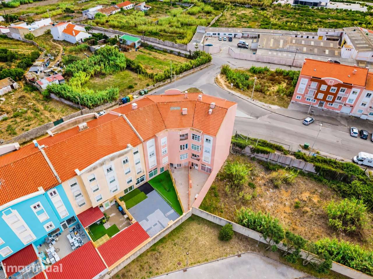 Apartamento T1+1 Renovado com Terraço, Conforto e Qualidade | Peniche - Grande imagem: 2/44