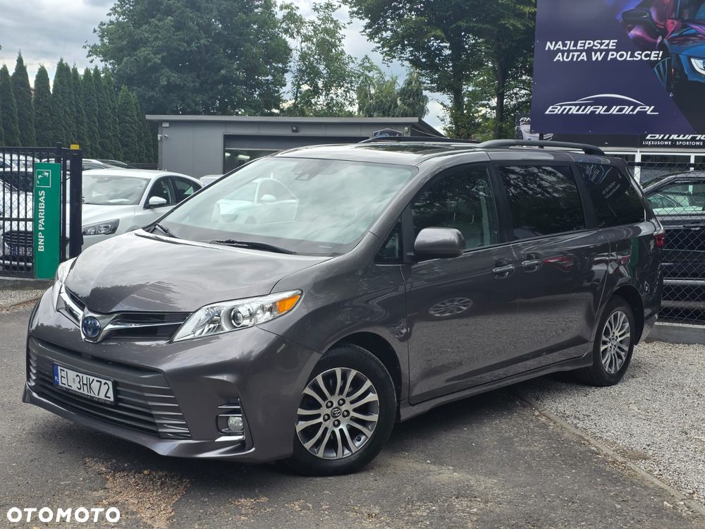 Toyota Sienna - 1