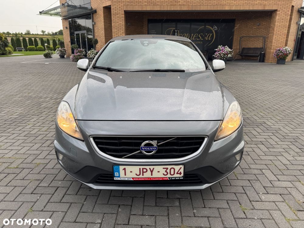 Volvo V40 D2 R Design - 8