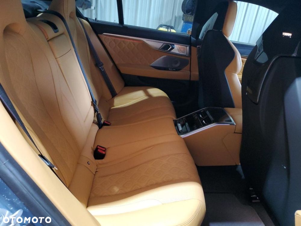 BMW M8 - 9