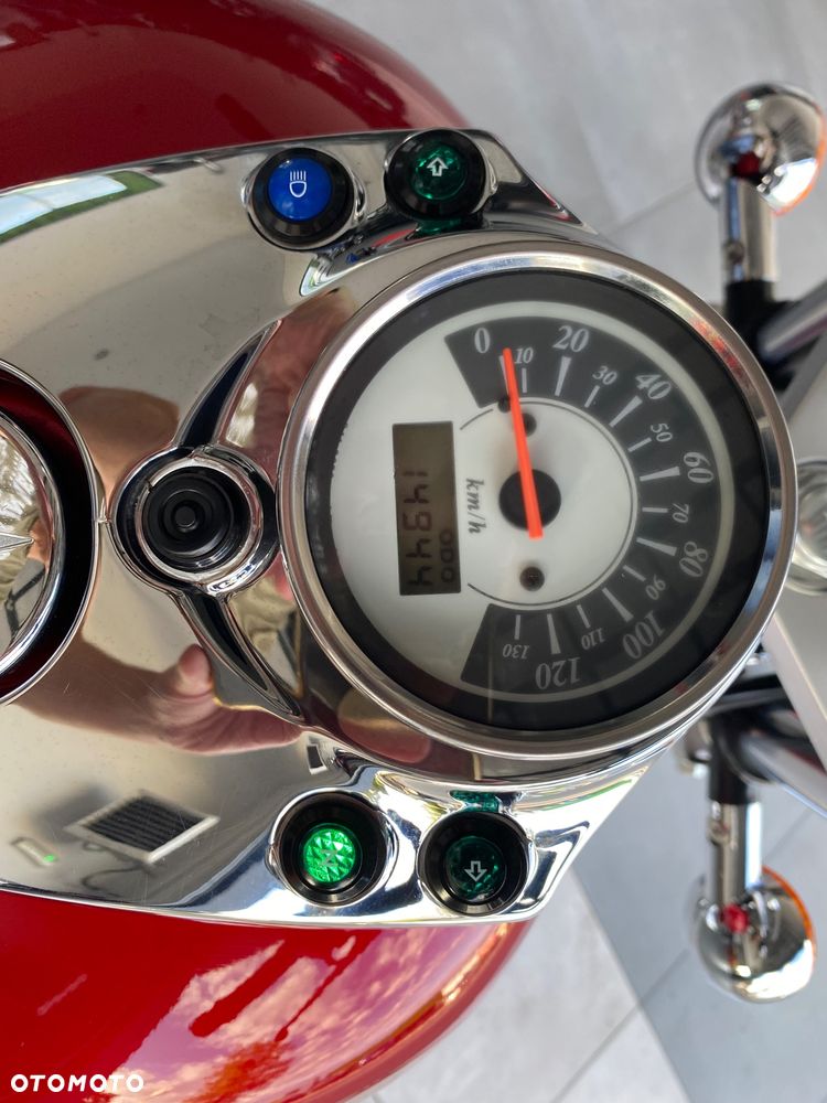 Suzuki Intruder - 14