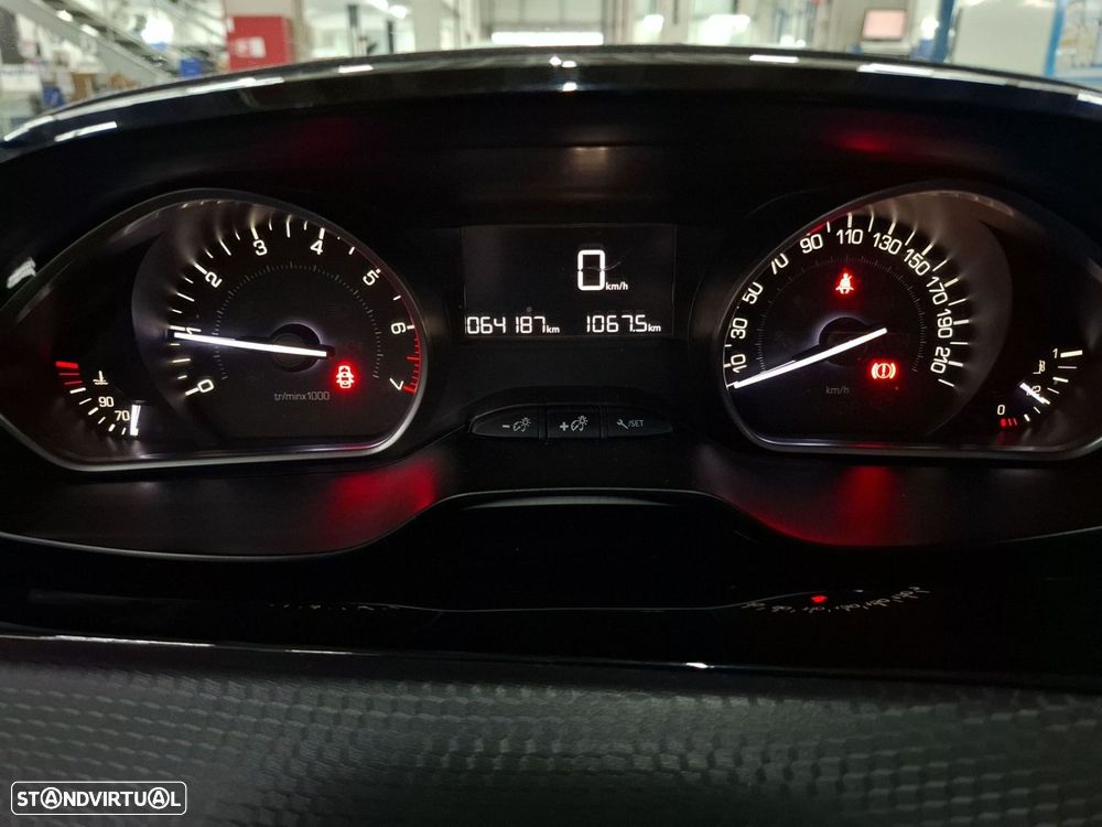 Peugeot 208 1.2 PureTech Signature - 15