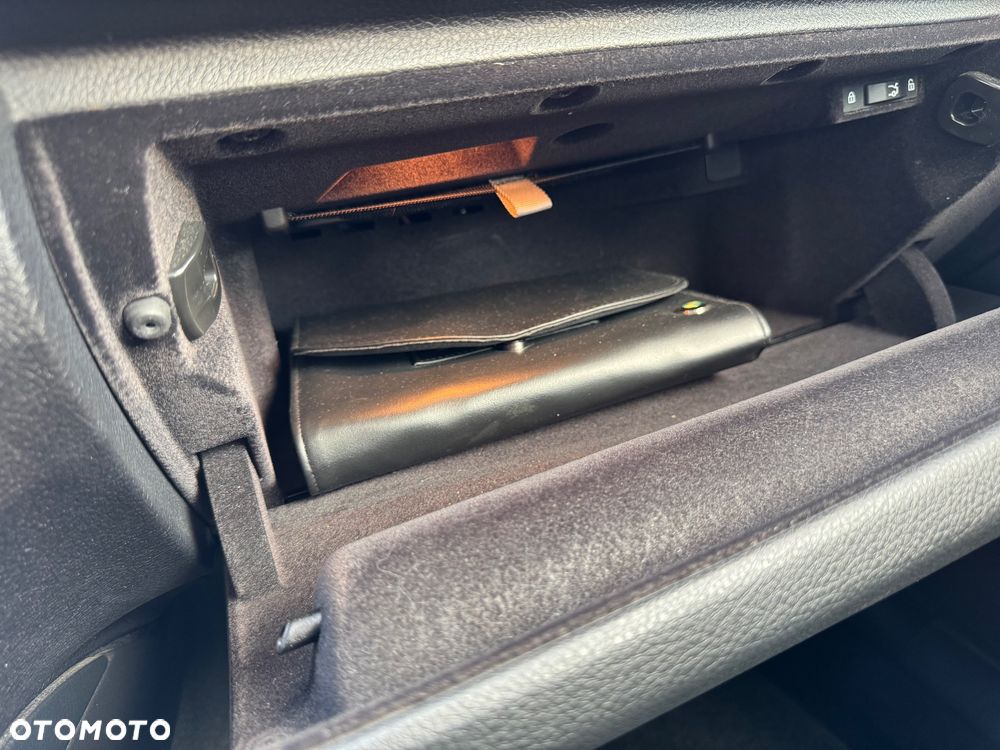 BMW Seria 3 328i xDrive Sport Line - 35