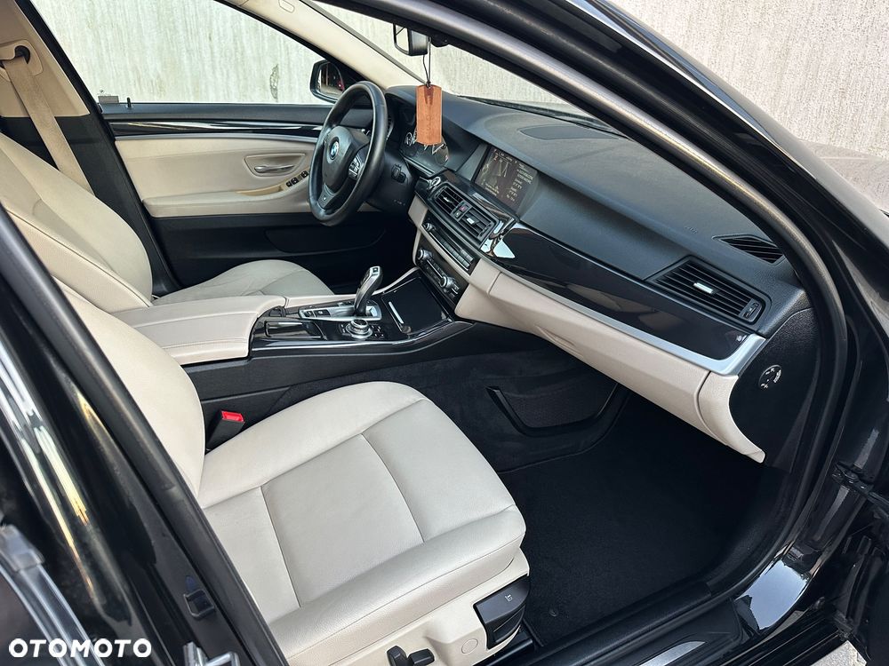 BMW Seria 5 525d Sport-Aut Modern Line - 26