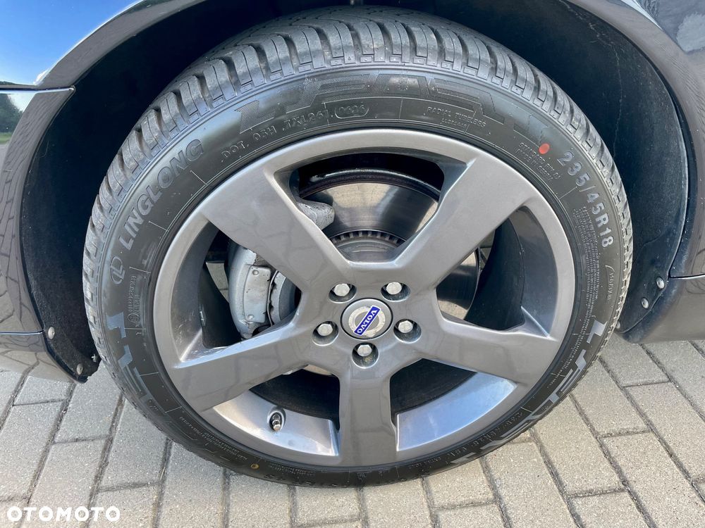 Volvo V70 D5 R-Design - 13