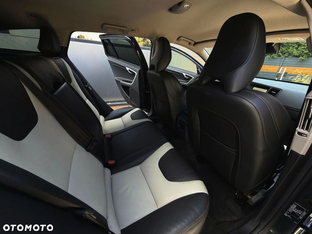 Volvo V60 Cross Country T5 Geartronic Summum - 16