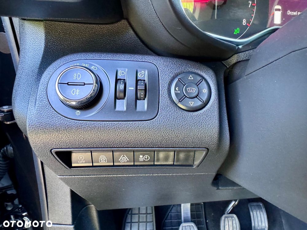 Opel Combo 1.5 D Start/Stop Elegance - 24