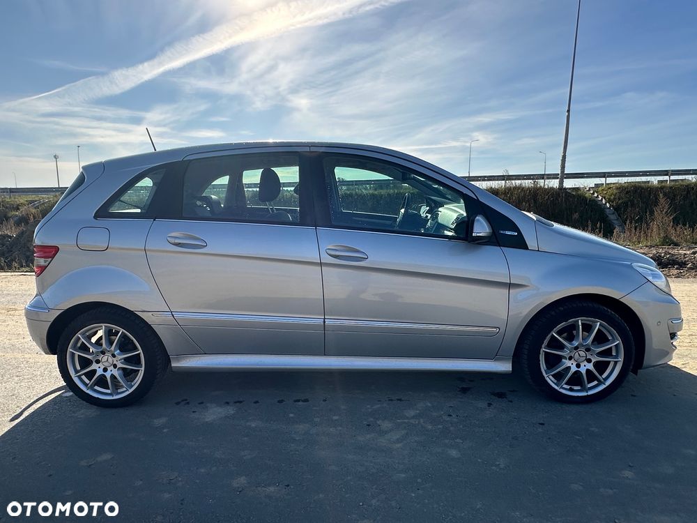 Mercedes-Benz Klasa B 160 BlueEFFICIENCY SPORT EDITION - 16