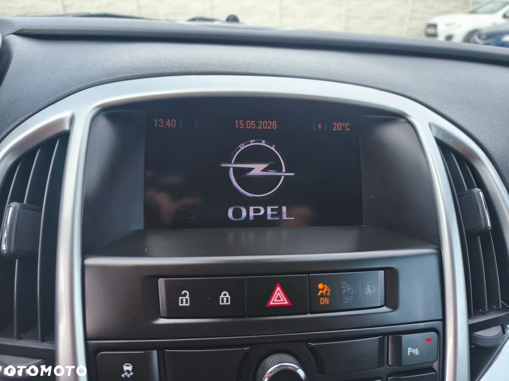Opel Astra 1.6 Turbo Cosmo - 11