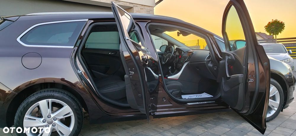 Opel Astra 1.4 Turbo Exklusiv - 25