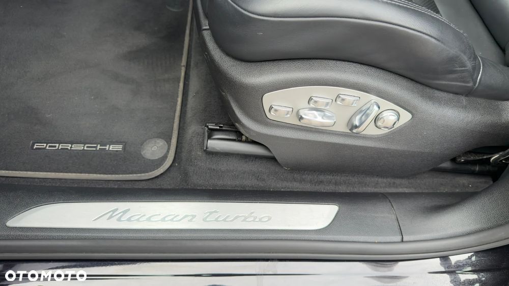 Porsche Macan Turbo - 26